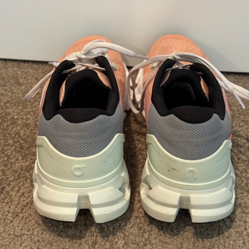 On Running Cloudflyer 4 - Peach/Aloe - Like New - Picture 3 of 5